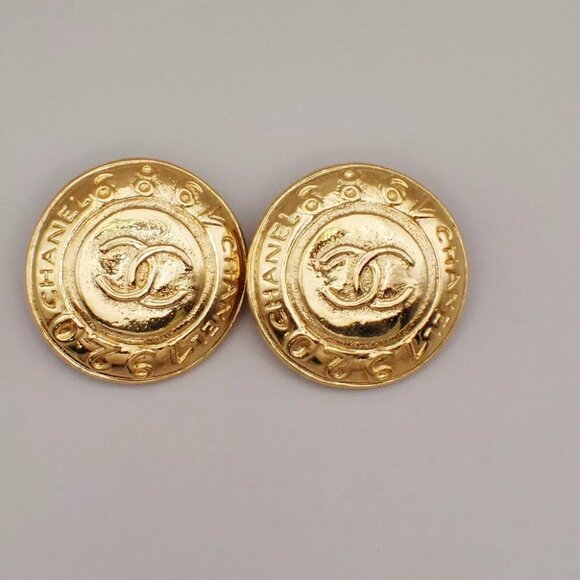 CHANEL CC Logo Round Button Earrings Clip-On Gold-Plated France 87RK795 - Picture 2 of 8